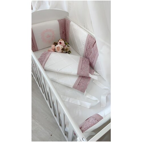 Бортики в детскую кроватку для новорожденного Вдохновение, пудровый, 4 подушки, в прямоугольную кроватку 120*60 см комплекты в кроватку krisfi ваниль 7 предметов для прямоугольной кроватки