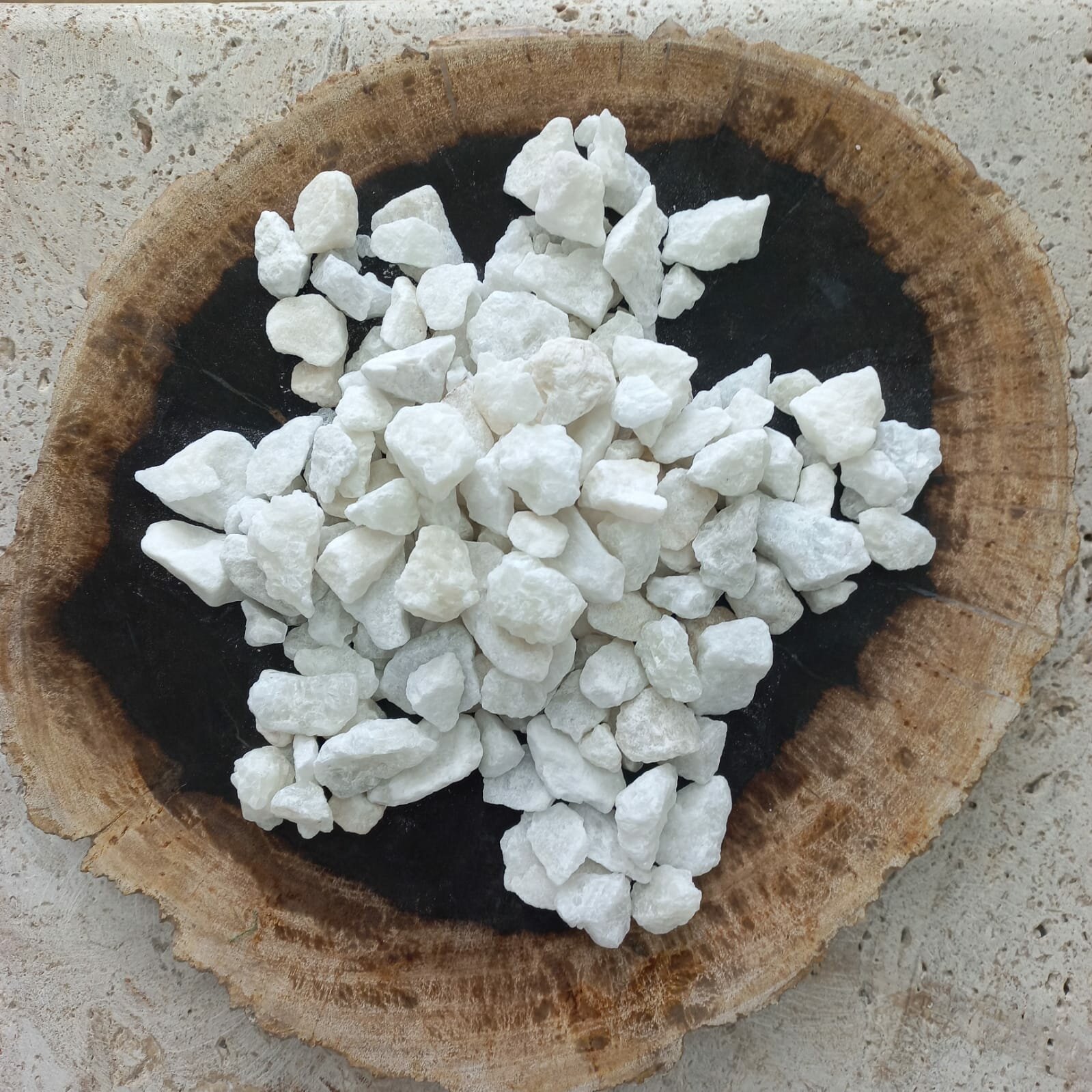 Мраморная крошка белая фракция 10-20 мм 12 кг/ландшафтный камень/камни для декора - фотография № 2