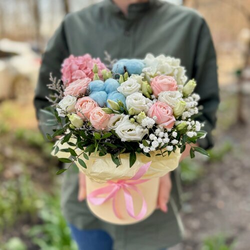 Изображение товара Букет с живыми цветами в коробке "Авторская коробка ОкЦветОк"