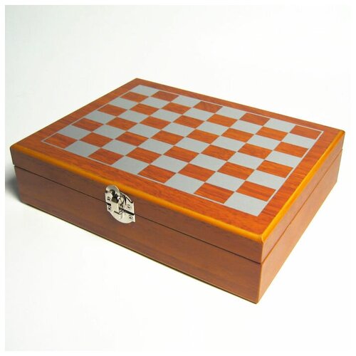 Подарочный набор: шахматы, фляга, стопки, нож-штопор