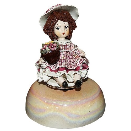 Статуэтка из фарфора музыкальная Кукла с цветами ZamPiva 94108