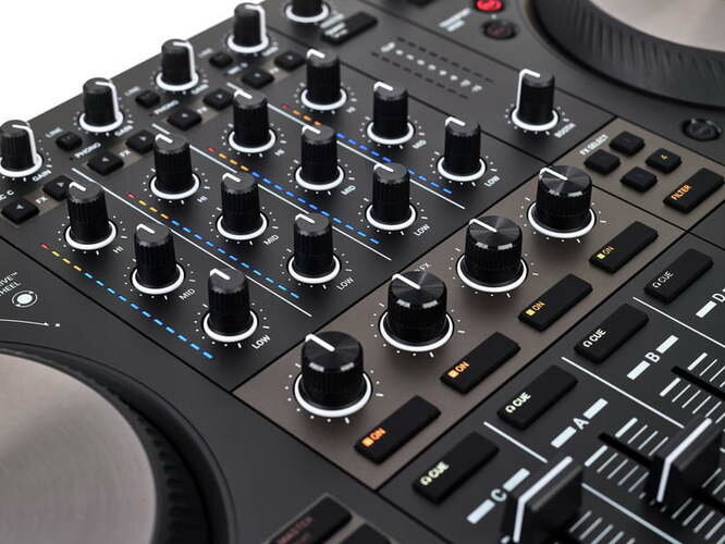 NATIVE INSTRUMENTS Traktor Kontrol S4 Mk3 - Контроллер — фото 7