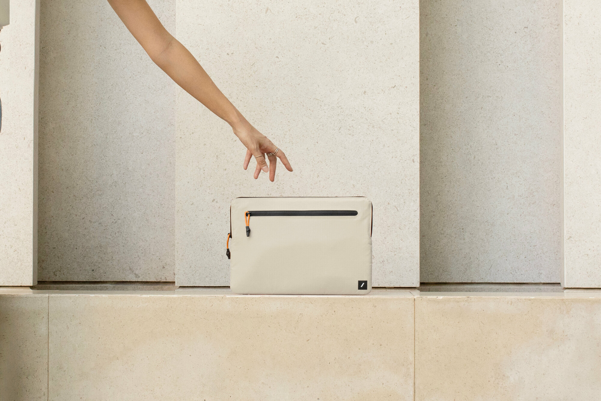 Чехол Native Union STOW ULTRA SLEEVE для MacBook 15/16", песочный — фото 1