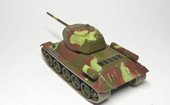 Масштабная модель 1/72, Танк Т-34/85 — фото 1