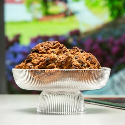 Конфетница на ножке