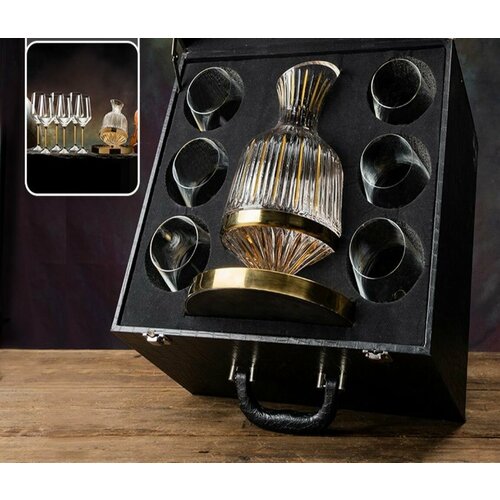 Графин и бокалы в ящике