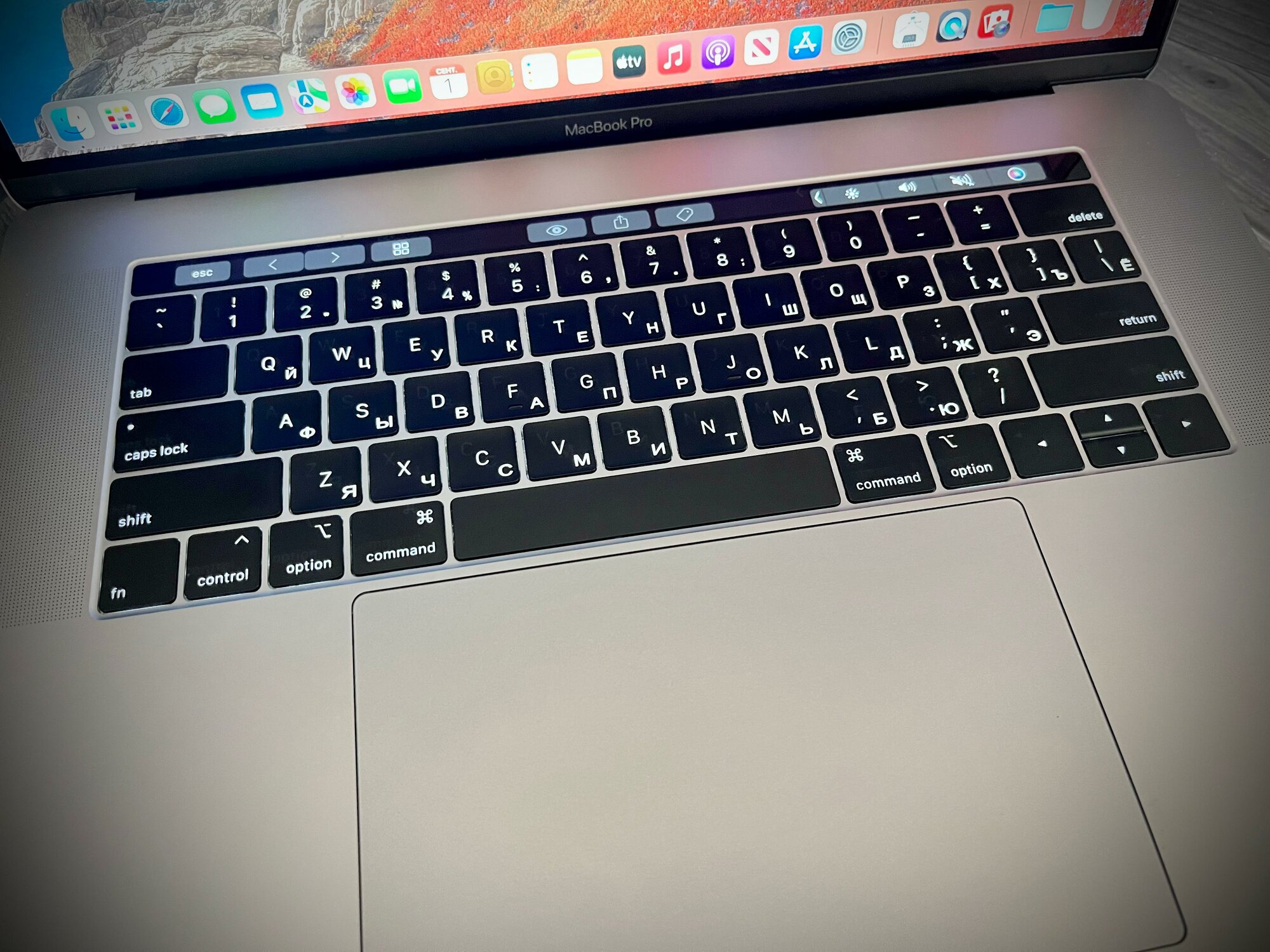 15.4" Ноутбук Apple MacBook Pro 15 Mid 2018 2880x1800, Intel Core i9 2.9 ГГц, RAM 32 ГБ, DDR4, SSD 512 Гб, AMD Radeon Pro 560X 4ГБ, macOS, RU, Серый Космос — фото 1