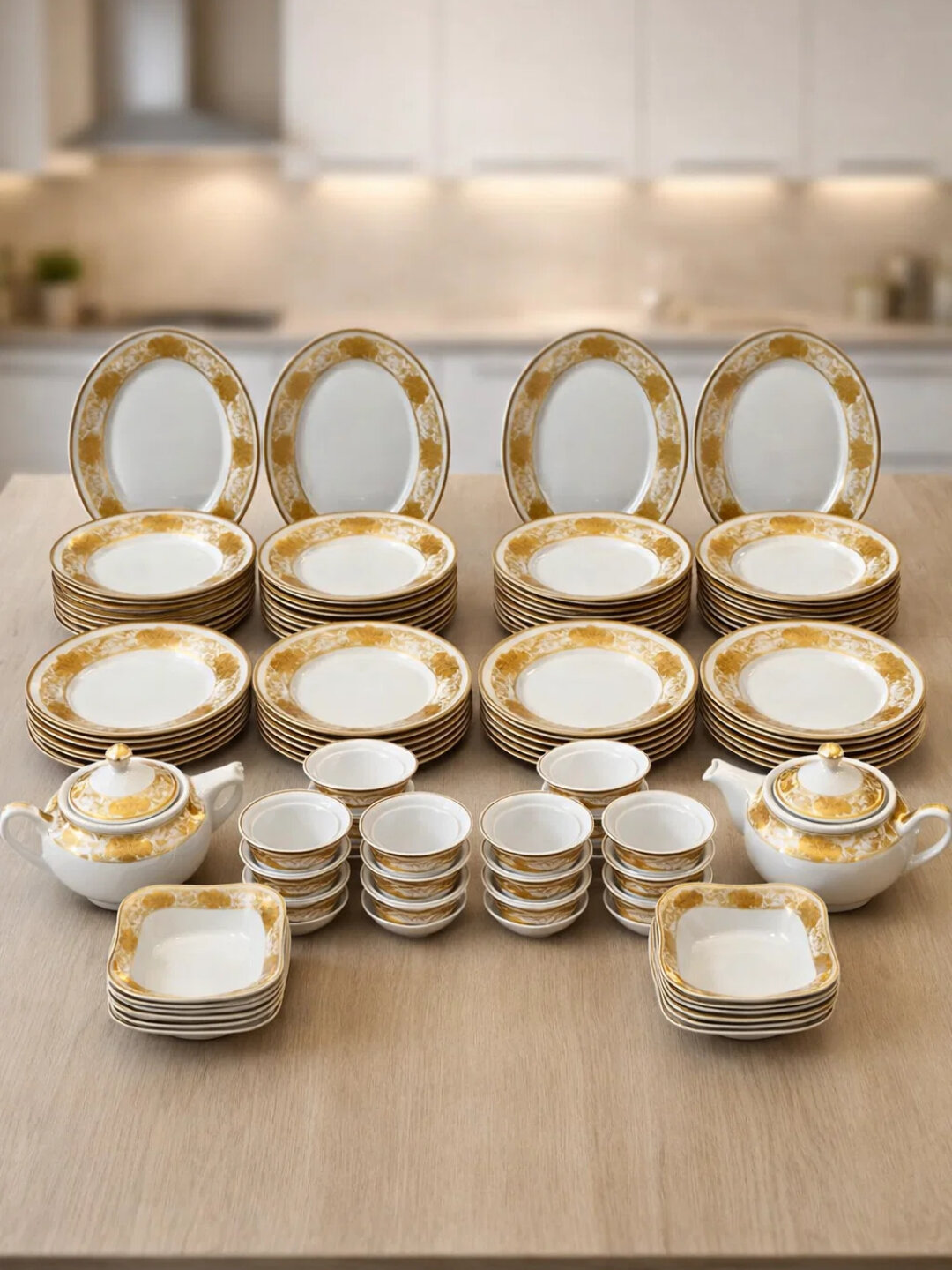 Фарфоровый набор столовой посуды, 60 предметов, на 12 персон