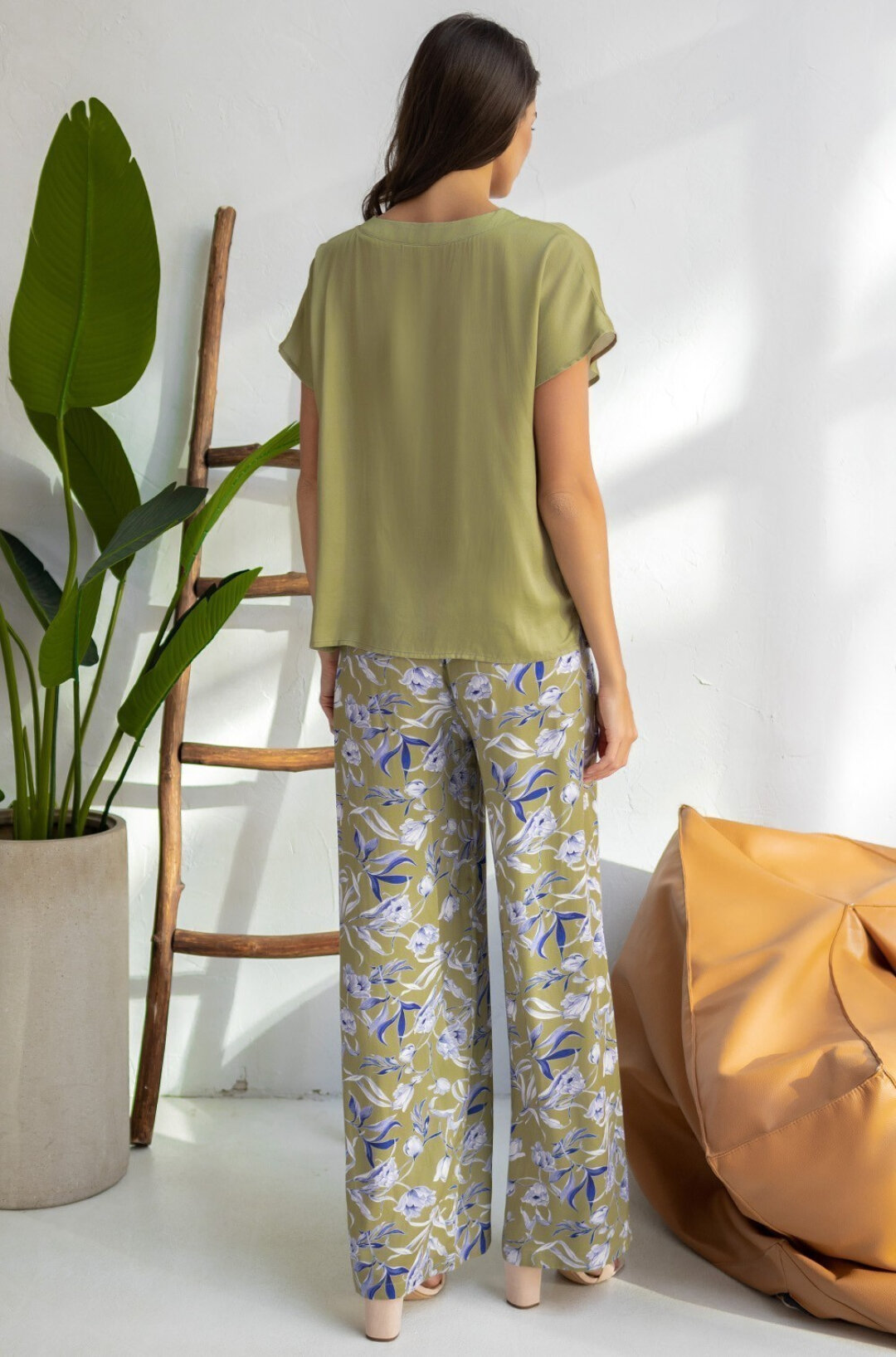 Комплект MIA-AMORE, топ, брюки, короткий рукав, пояс, стрейч, размер 50, зеленый - фотография № 2