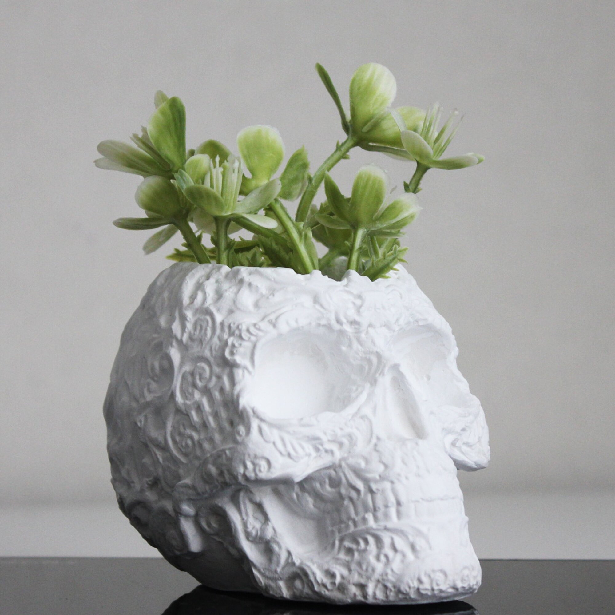 Статуэтка череп из гипса кашпо для декора белый цвет 11х7 см