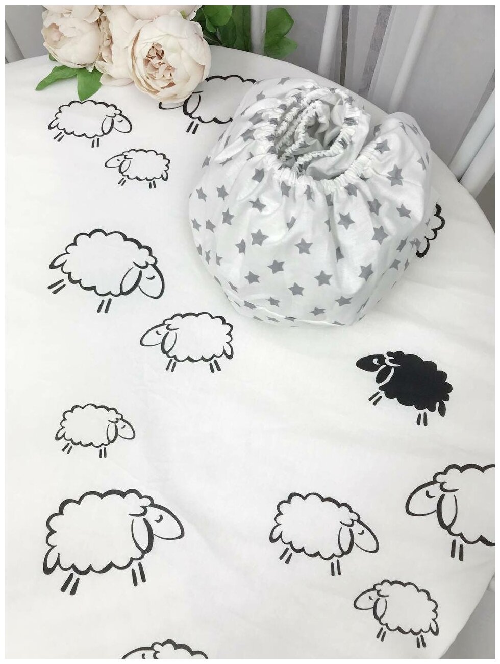 фото Комплект простыней на резинке для круглой кроватки, 75х75 см, Круглая простыня на резинке Барашки, BabyGood, 2 шт