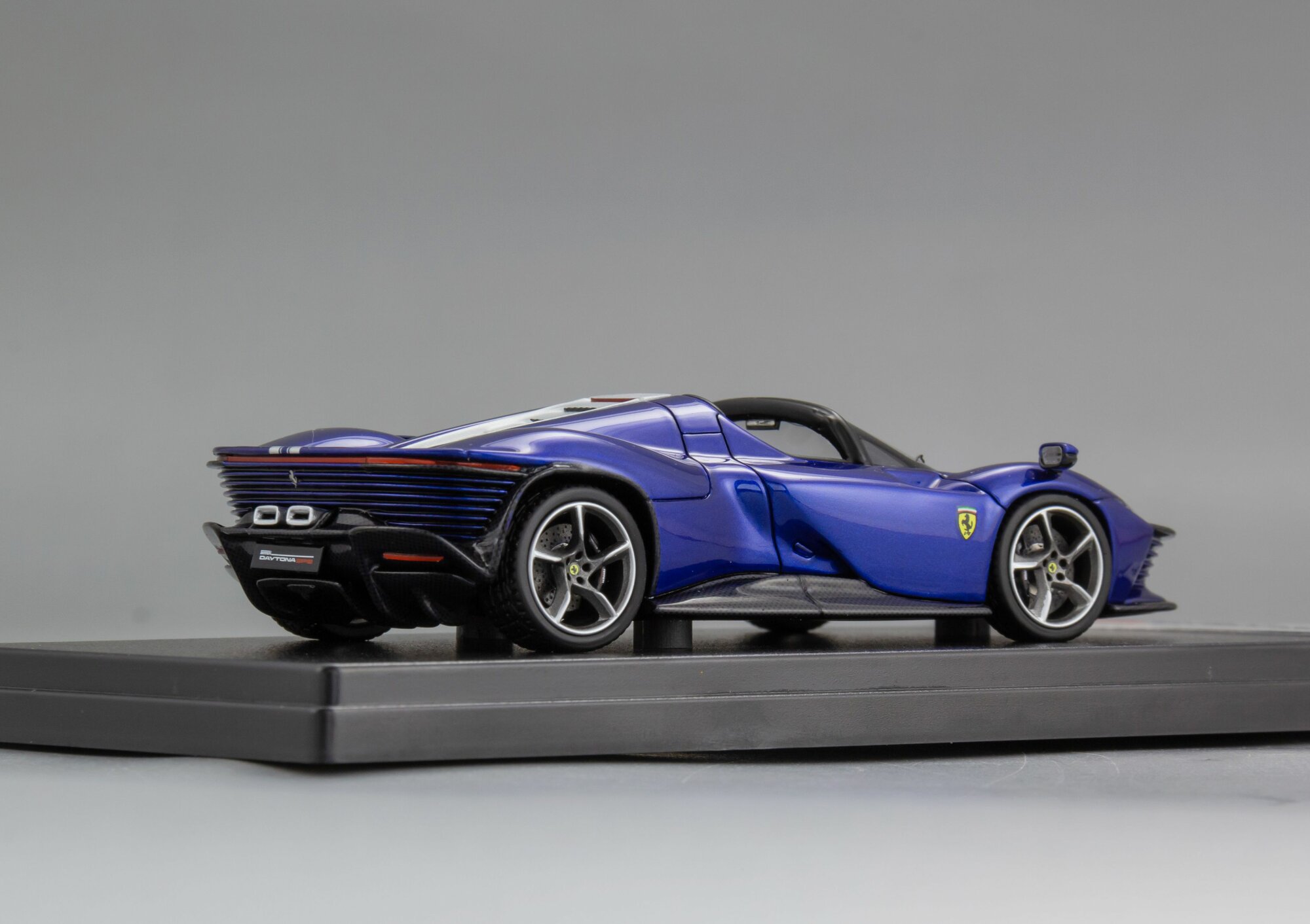 Масштабная модель Ferrari Daytona SP3 Open Roof — фото 1