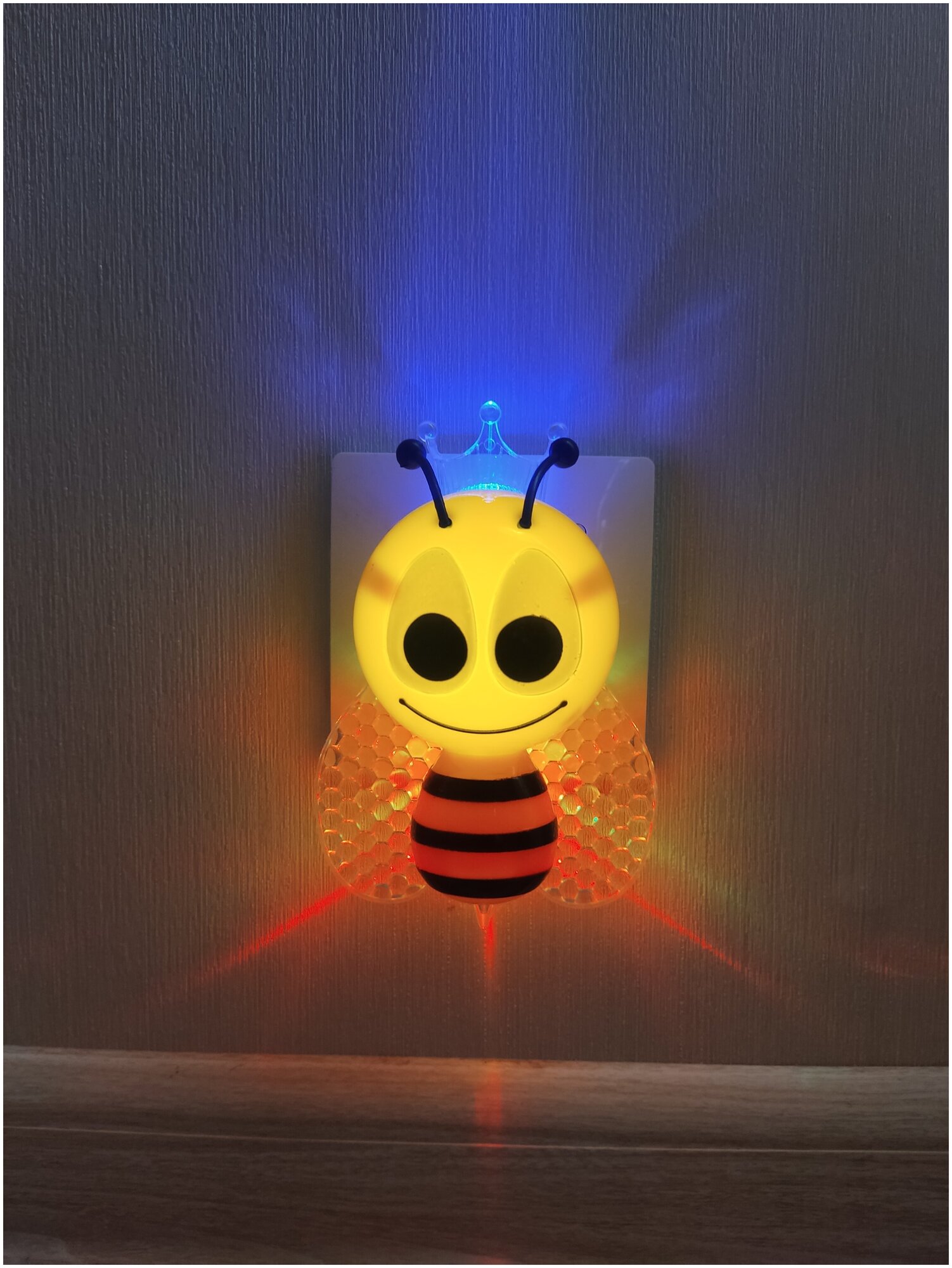 Ночник детский Пчелка светодиодный светильник RGB (РГБ) от сети 220в - фотография № 3