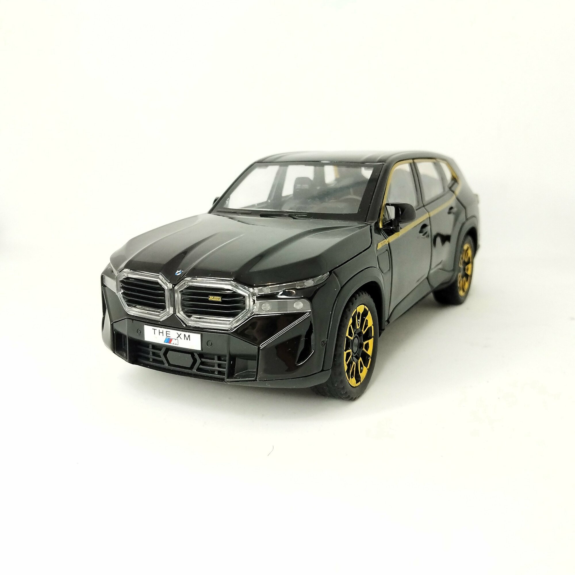 Металлическая машинка BMW XM с эффектами звука и света