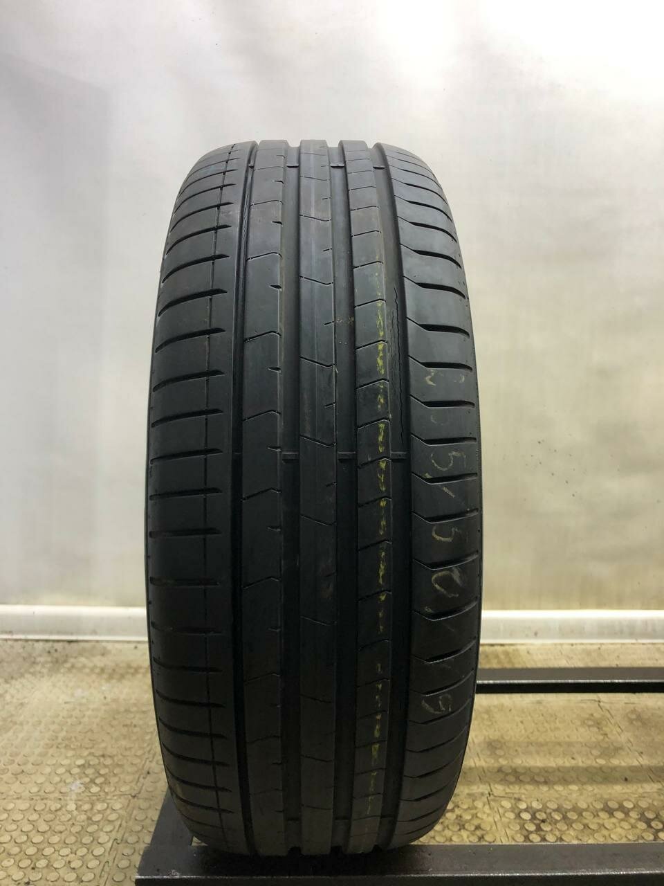 Pirelli P Zero PZ4 235/50 R19 БУ Шины Летние