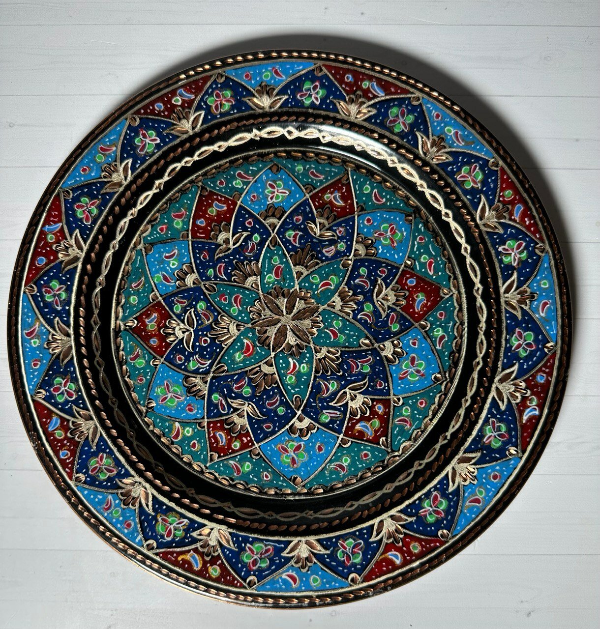 Медная тарелка с росписью 2