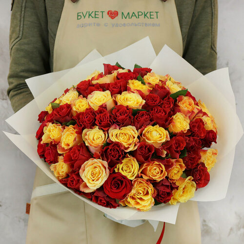 Изображение товара Букет живых цветов из 75 микс кенийских роз 50см микс