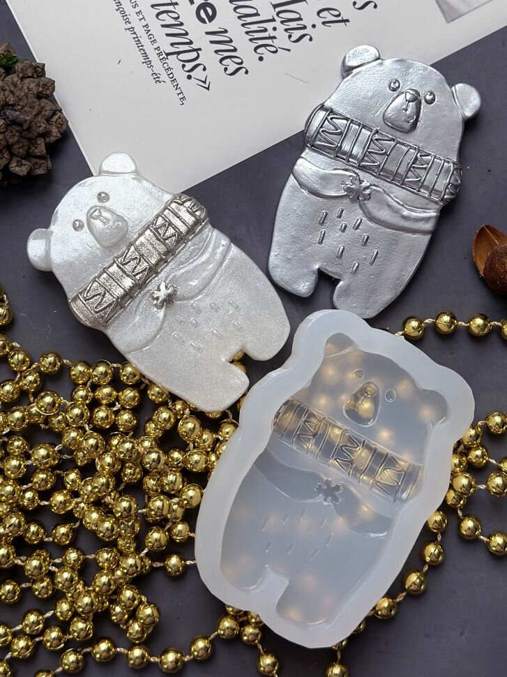 Силиконовый молд для эпоксидной смолы EPOXYMASTER Мишка с шарфом, 9х6см — фото 1