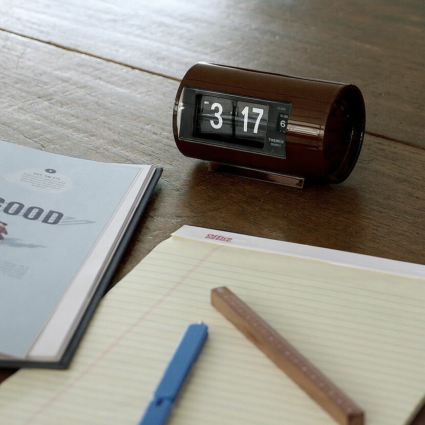 AP-28 Brown AM/PM Часы настольные с будильником — фото 1