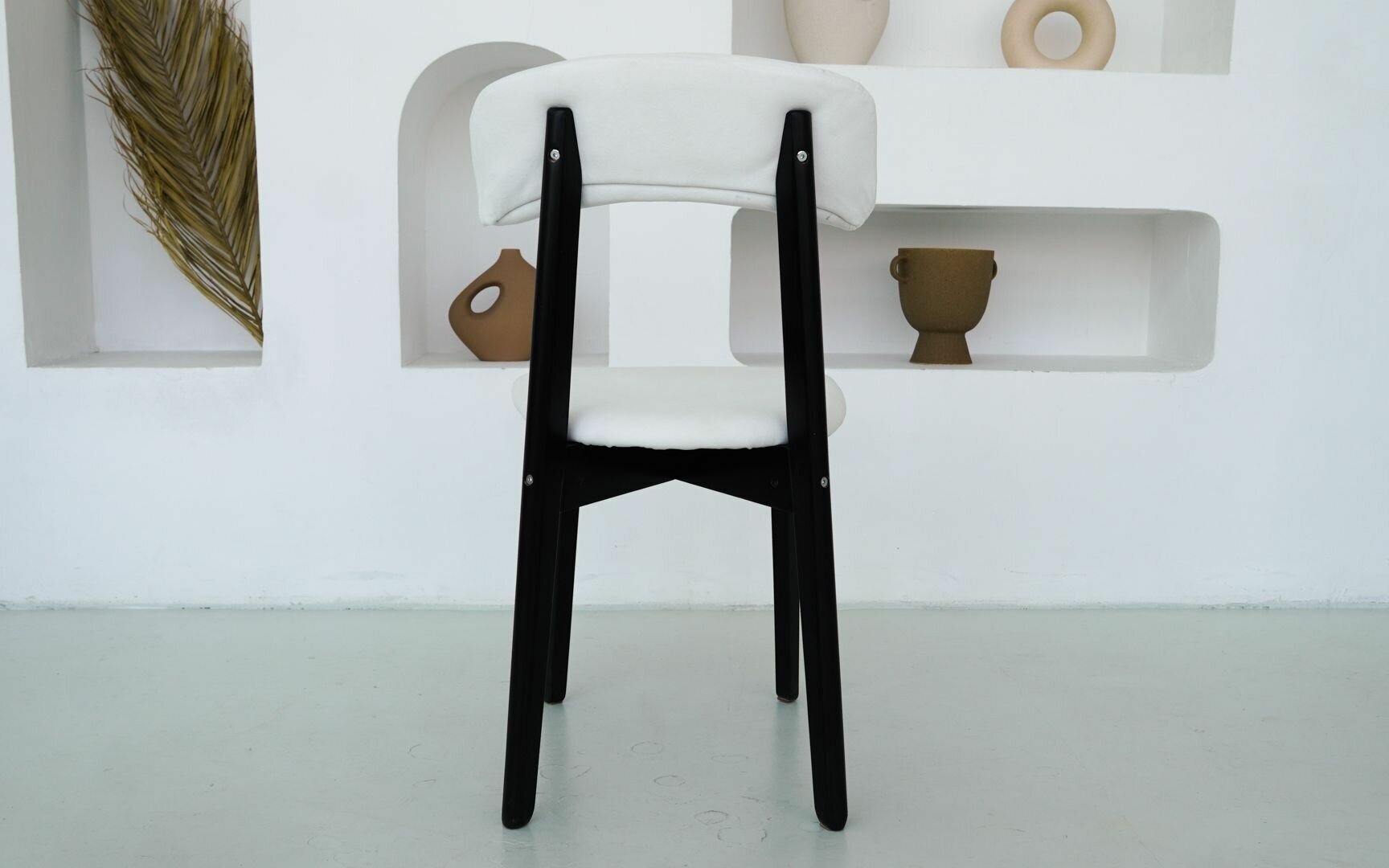 Мягкий кухонный стул бинго, белый с чёрными ножками - фотография № 11