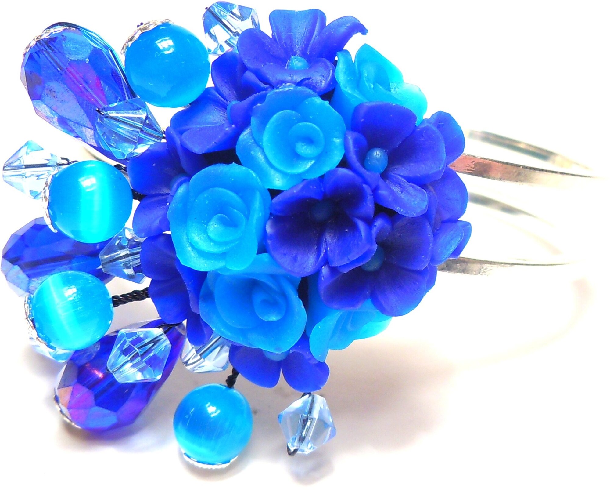 Женский браслет-клампер с цветами из полимерной глины и стеклянными бусинами 