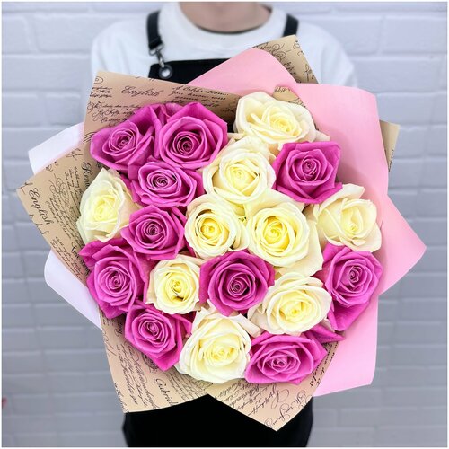 Розы белые розовые 19шт букет Flowerstorg N375