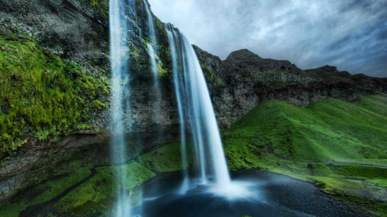Картина на холсте 60x110 LinxOne "Исландия Скала мха Водопады" интерьерная для дома / на стену / на кухню / с подрамником