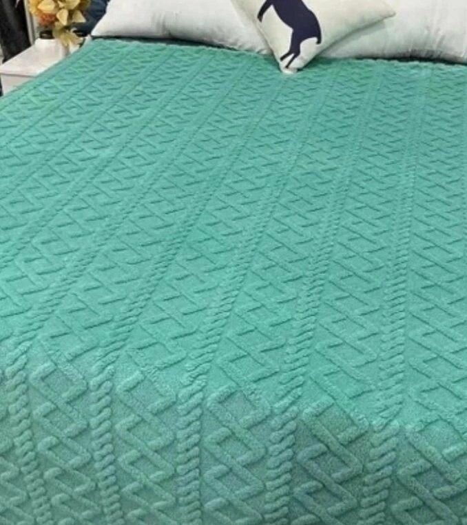 фото Плед Покрывало 200x230 Плюшевый (декор в стиле вязаной косички)