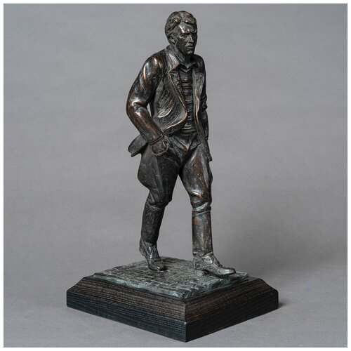 Бронзовая статуэтка 