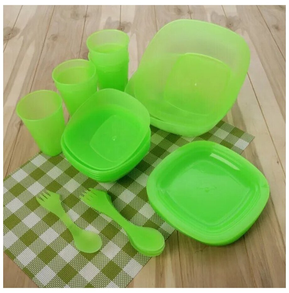 Набор посуды для пикника на 6 персон зелёный