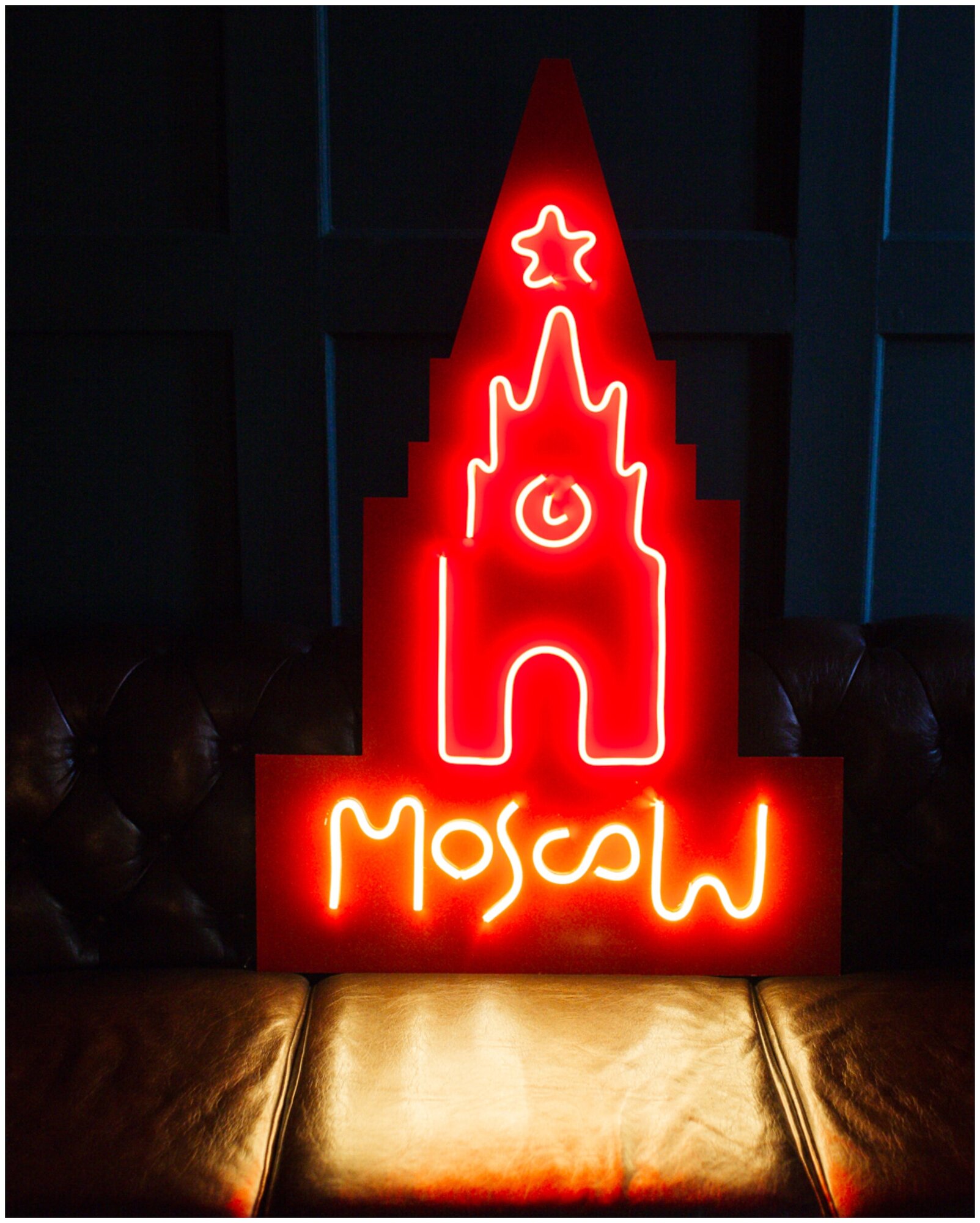 Неоновый светильник Москва, 100х60 см - фотография № 1
