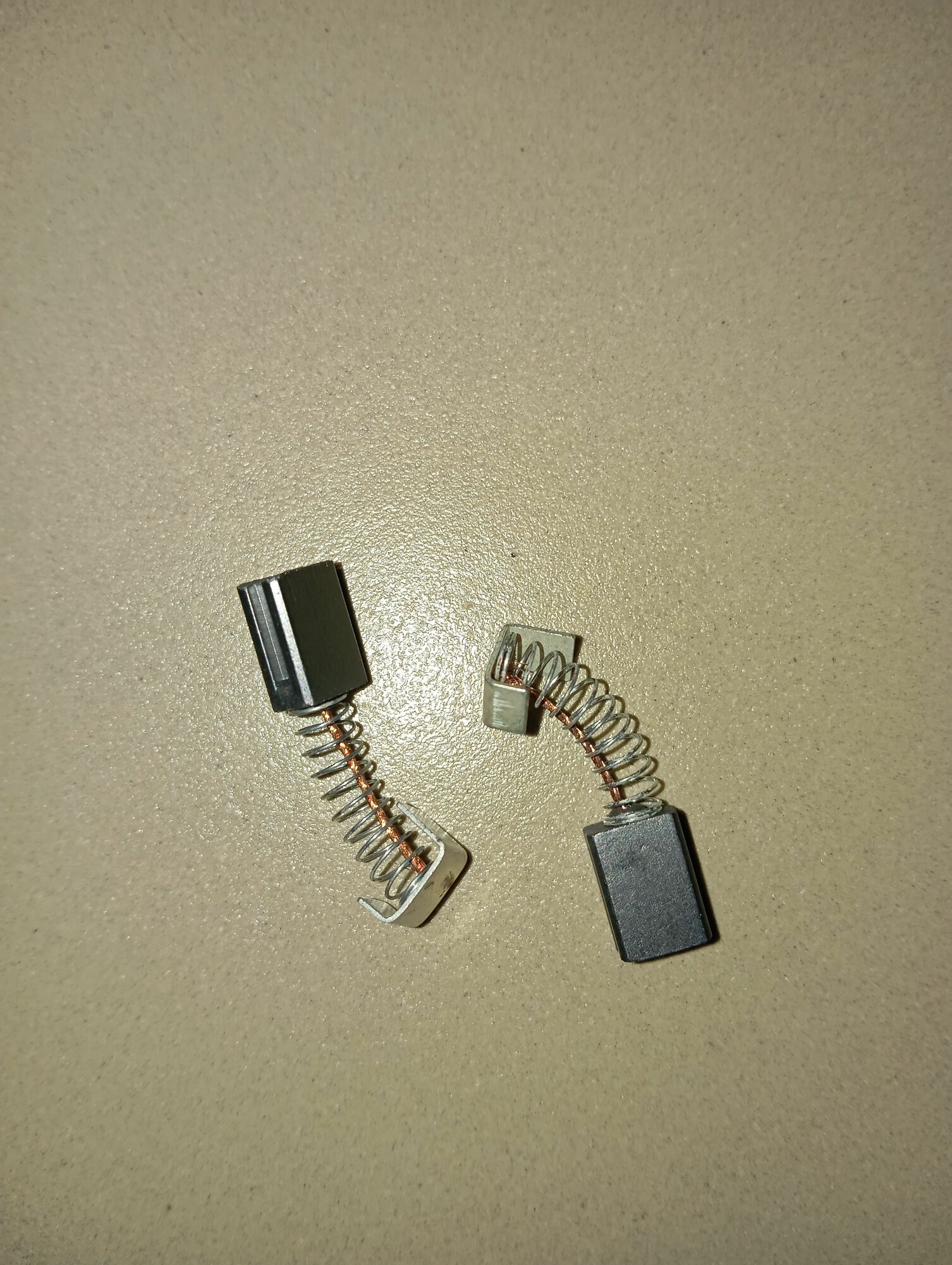 Угольные щетки 5х8х11 №575 для Интерскол МП-65Э, МП-65Э-01 AEZ