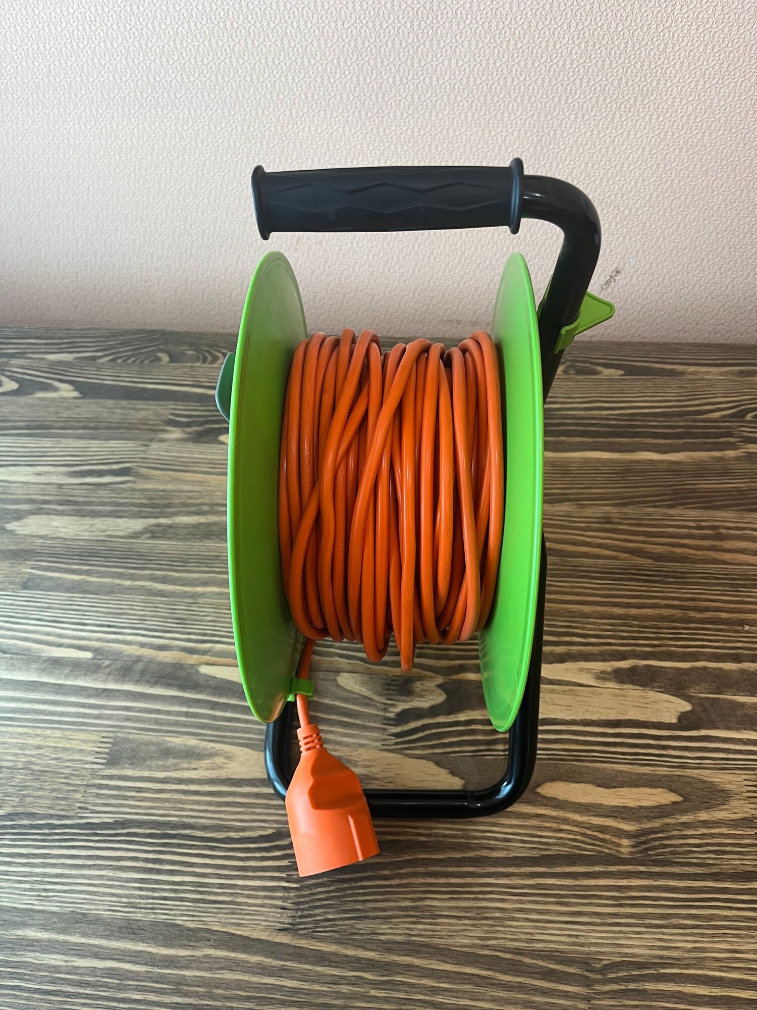 Удлинитель электрический садовый на катушке, кабель ПВС 2x1,0 мм2, 30 метров - фотография № 3