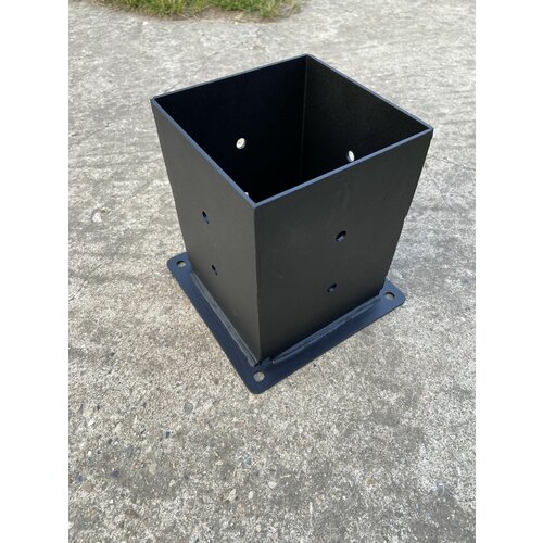 Закрытая опора для бруса 150*150 окрашенная Опора на бетон или винтовую сваю