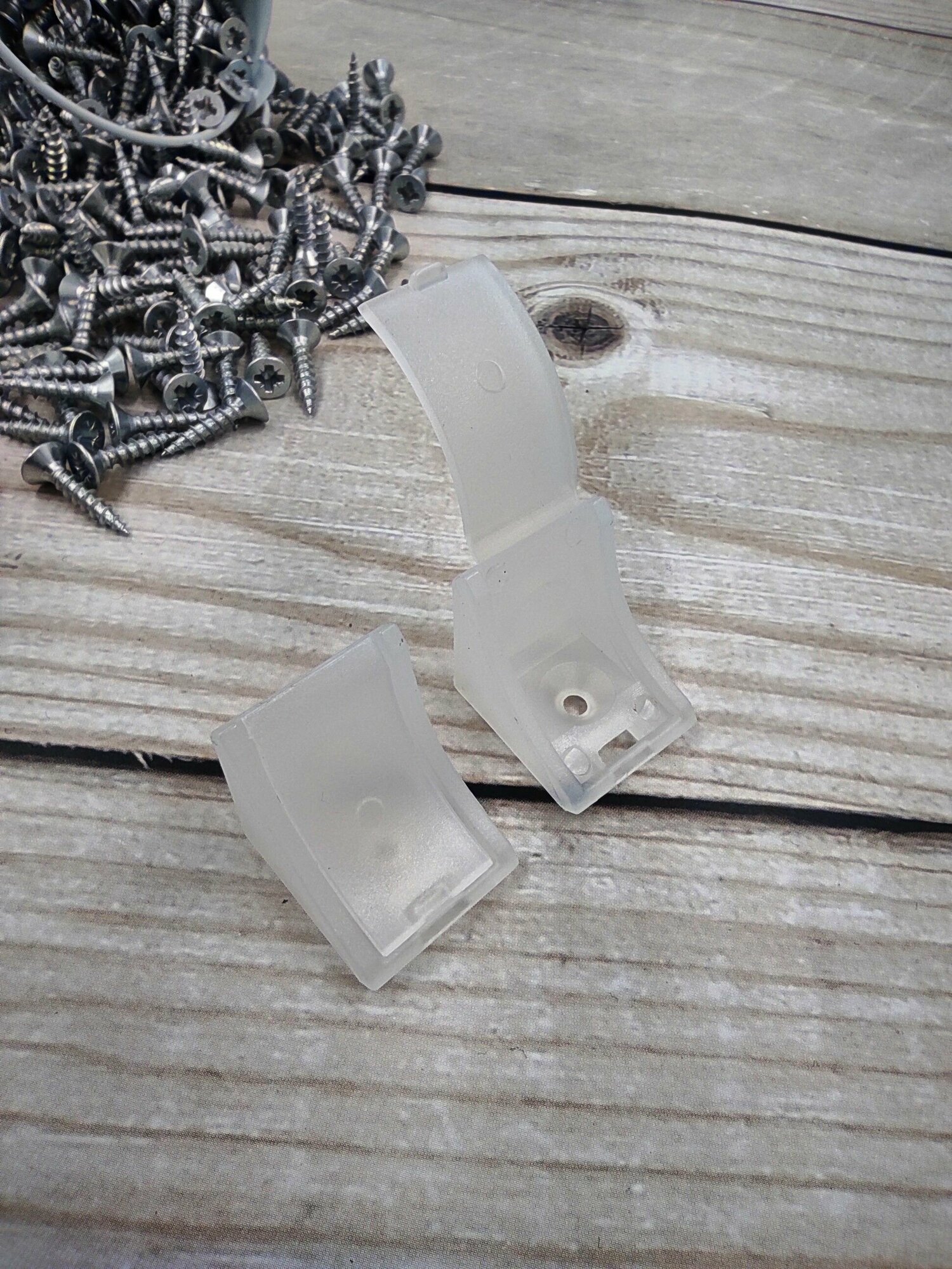 фото Уголок монтажный 20х20