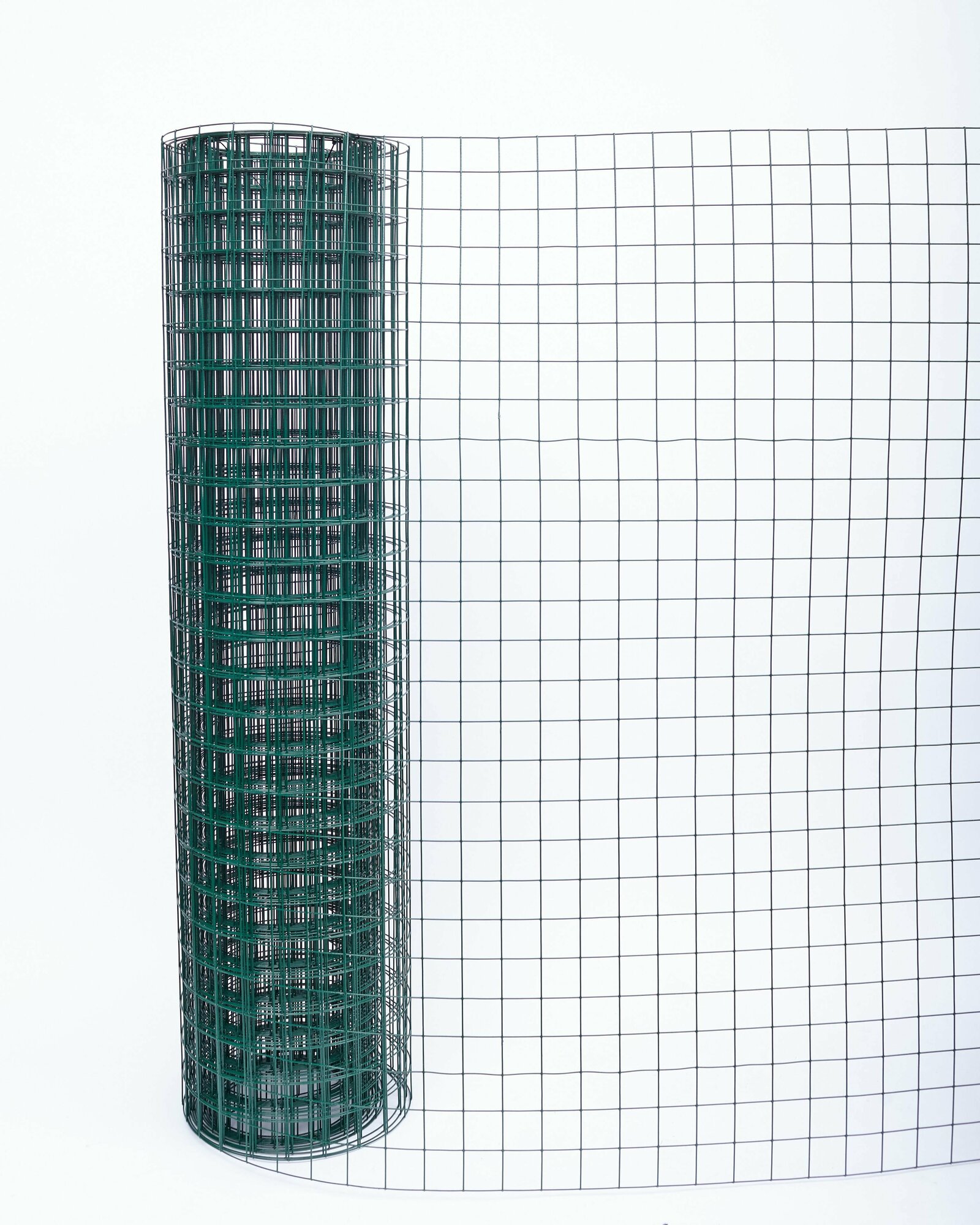 Сетка сварная в ПВХ (1.8х15м) ячейка 50х50 зеленая/ для забора/ для сада - фотография № 6