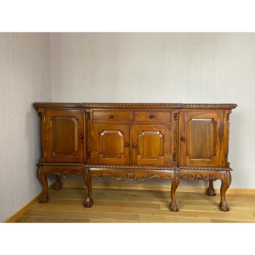 Комод в стиле Chippendale из красного дерева (mahogany wood)