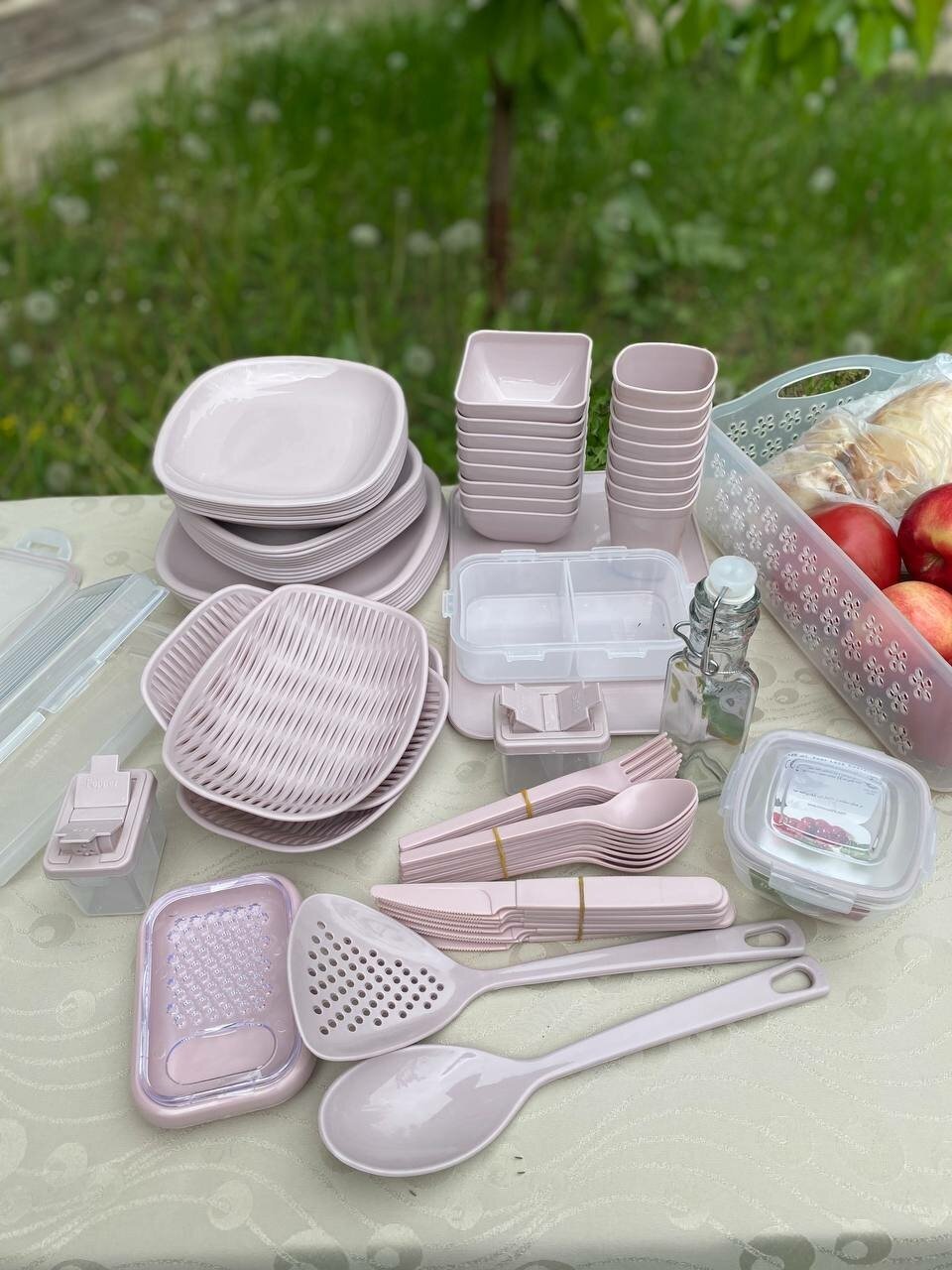 Набор-пикник пластиковой туристической посуды для дома и дачи на 8 персон