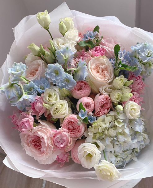 Букет из эустомы "Дыхание любви", пионовидные кустовые розы, пионовидные розы, дельфиниум, красивый букет цветов, шикарный, цветы премиум.