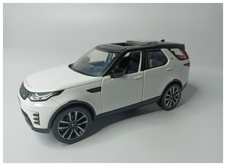 Коллекционная машинка игрушка металлическая Land Rover Discovery для мальчиков масштабная модель 1:24 белый