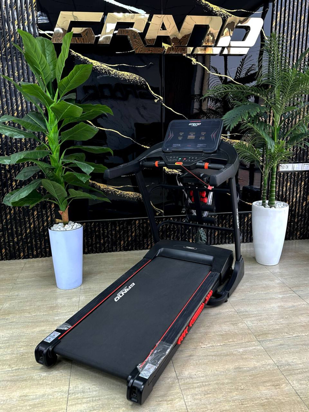 Беговая дорожка Grand Fitness 888 с мотором 3.0 HP и нагрузкой до 150 кг