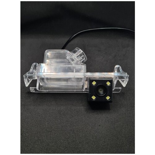 Камера заднего вида для хетчбеков Hyundai Solaris 2012-2016 Kia Rio 2012-2017 и Kia CEED 2012-2016 в плафон 4 LED 99900₽