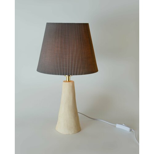 Керамическая настольная лампа с абажуром 