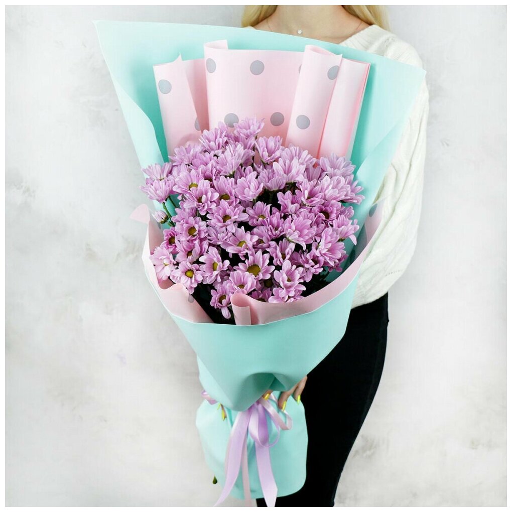 Букет живых цветов из розовых хризантем