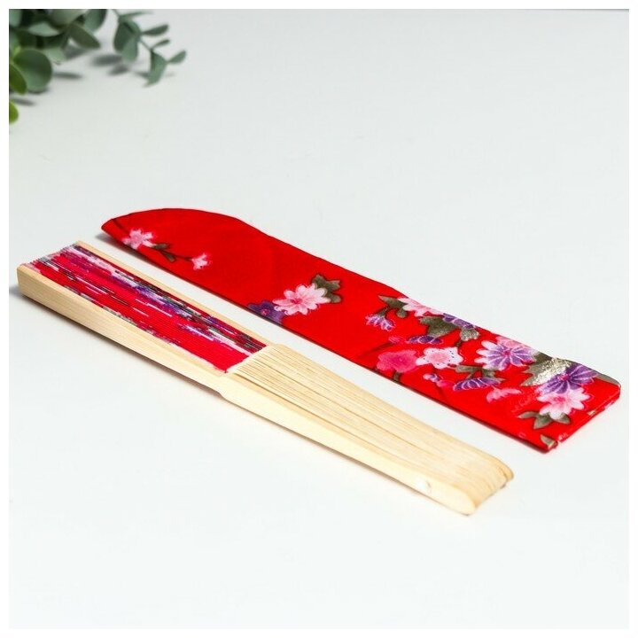 --- Веер бамбук, текстиль h21 см "Цветы" с чехлом, красный - фотография № 9