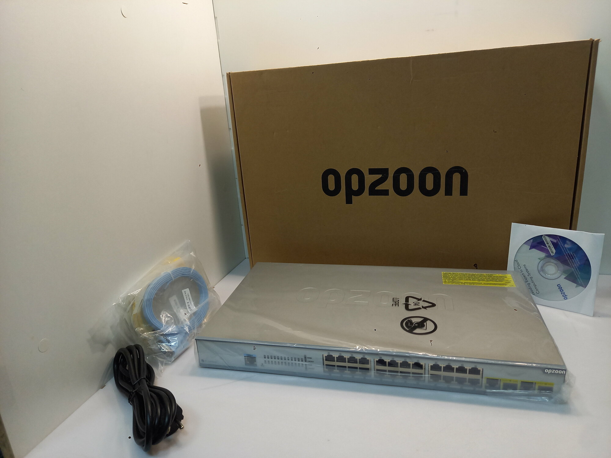 Коммутатор OPZOON PT-2960-26T (24 x Ethernet 10/100 Мбит/сек + 2 GBE COMBO) управляемый
