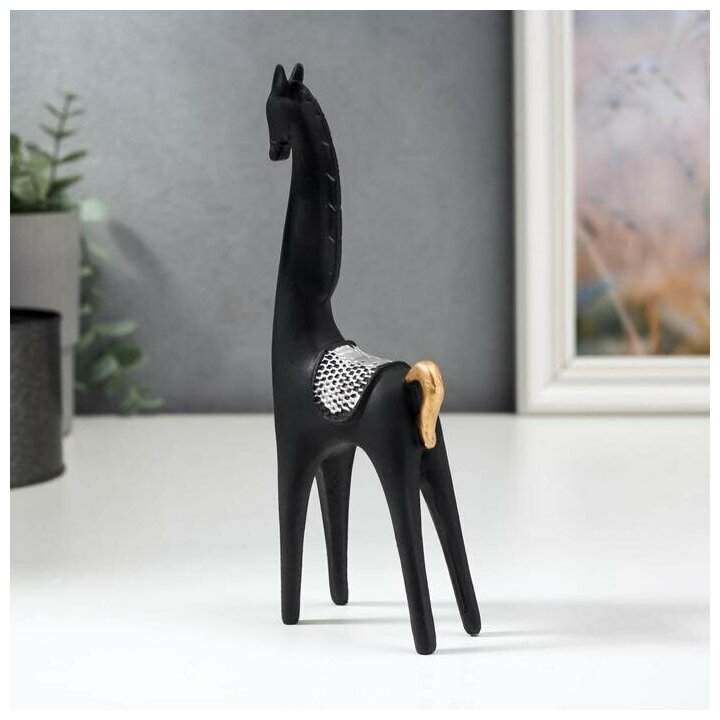 Сувенир полистоун "Чёрный конь с золотой гривой" 18,5х6,8х3,3 см