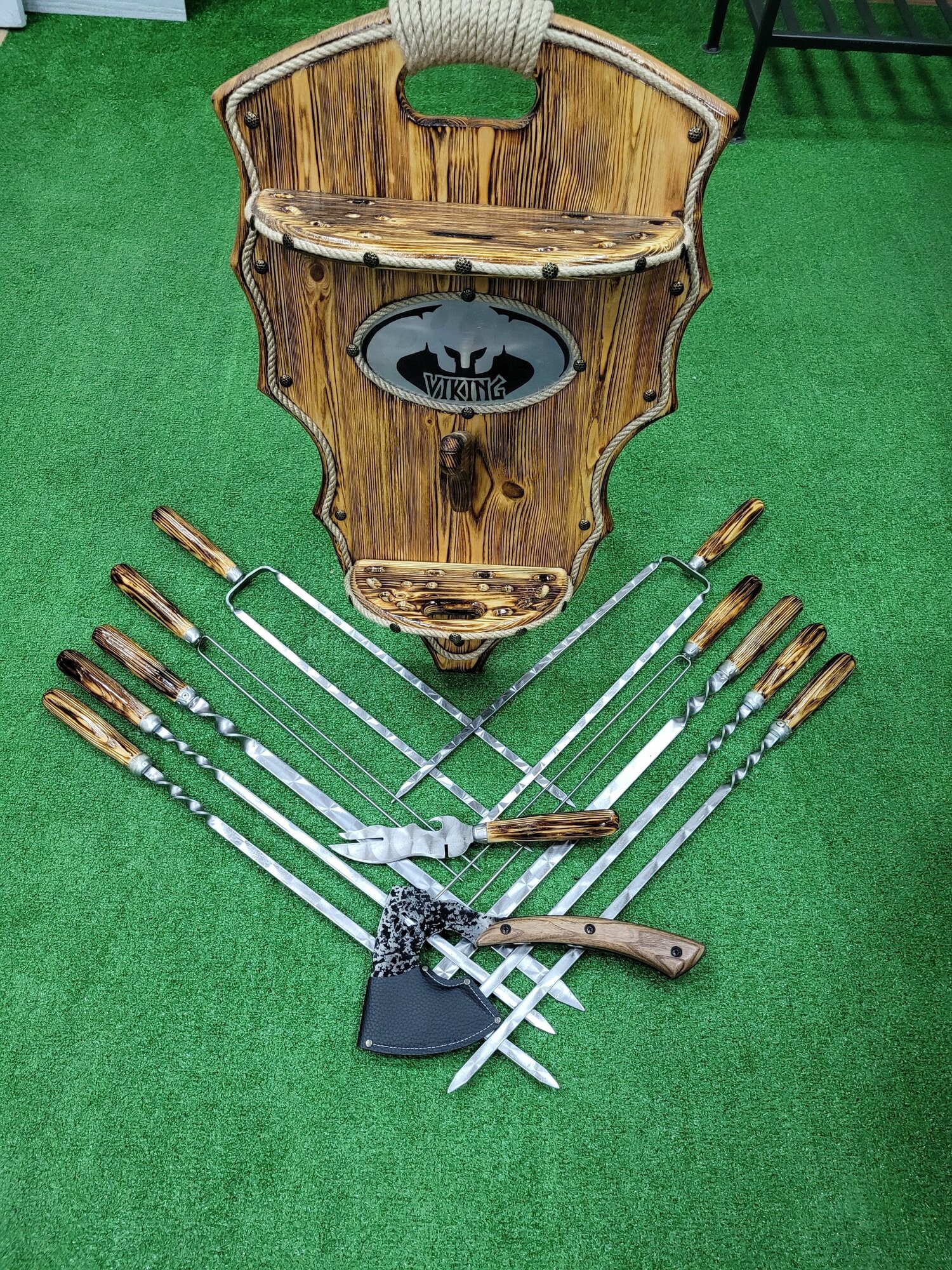 Подарочный шашлычный набор Viking Щит LUX "Викинг" - фотография № 1