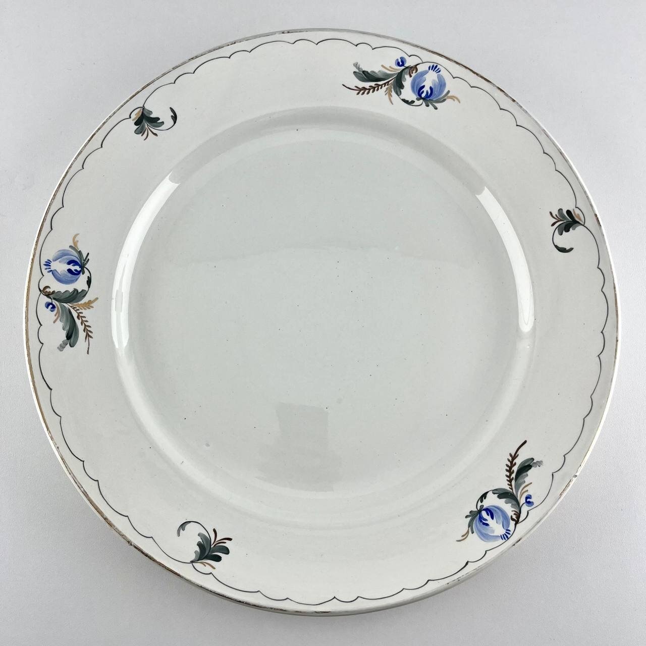 фото Винтажное блюдо "Голубая кувшинка". Фаянс Будянский ФЗ. СССР, 1960-е.