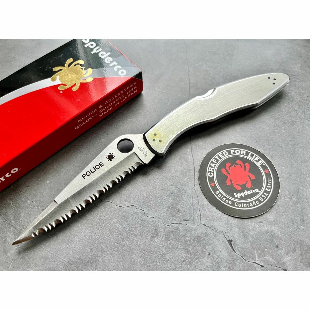 Нож складной Spyderco Police, Serrated Blade, Stainless Handles